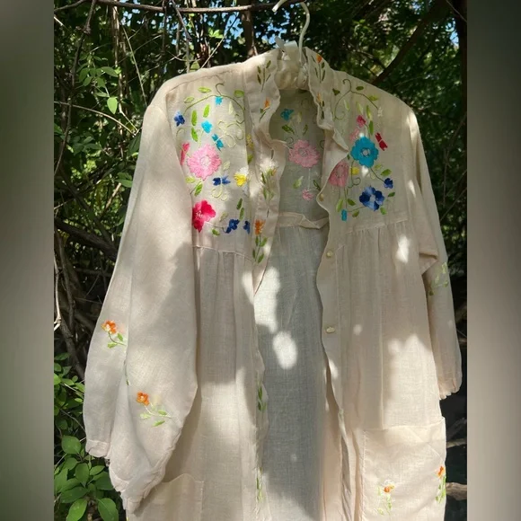Vintage 1960s/70s Floral Embroidered Cream Duster - Picture 2 of 7